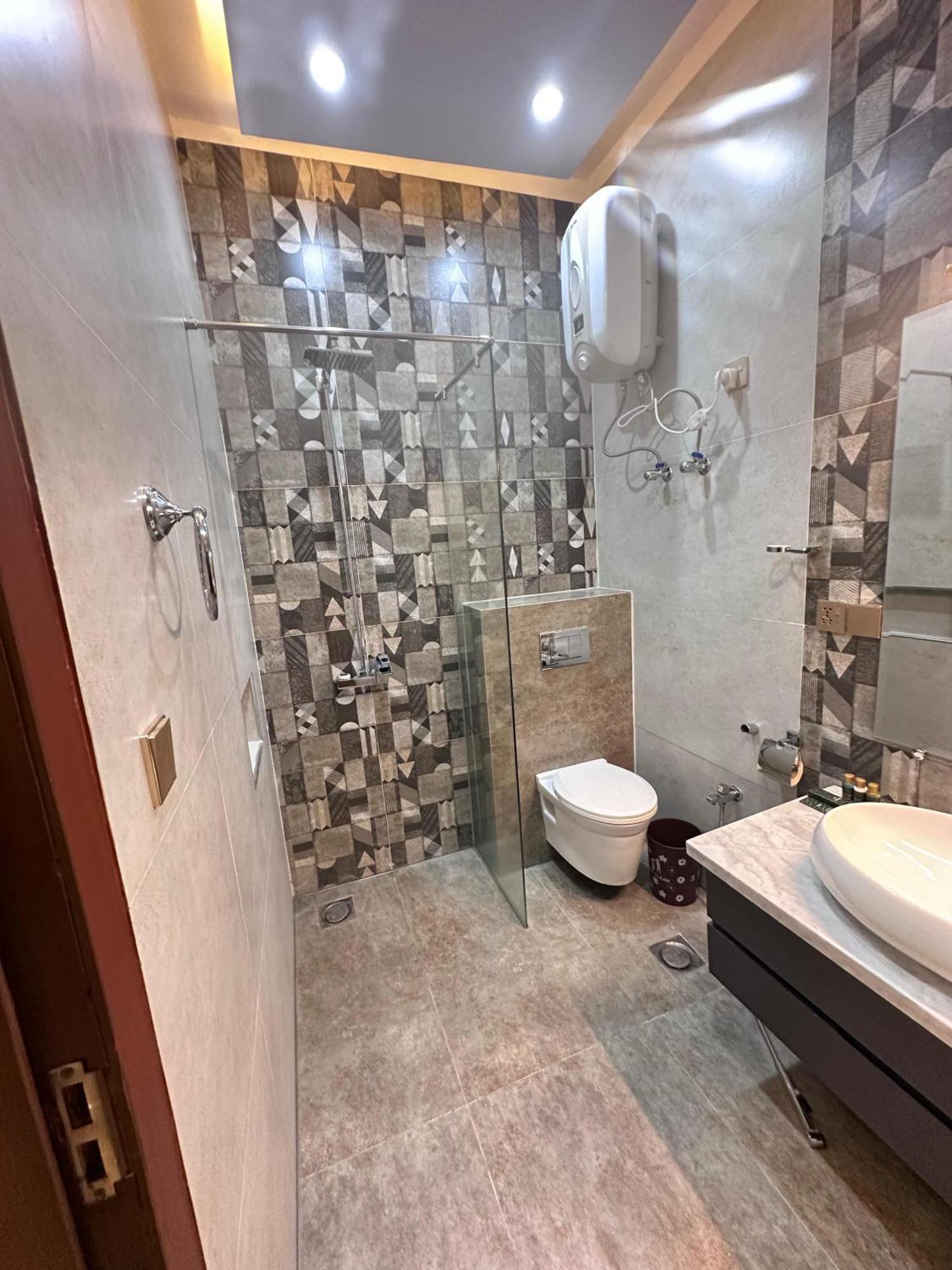 Pavilion Suites - Premium Aparthotel In Bahria Town 拉瓦尔品第 外观 照片