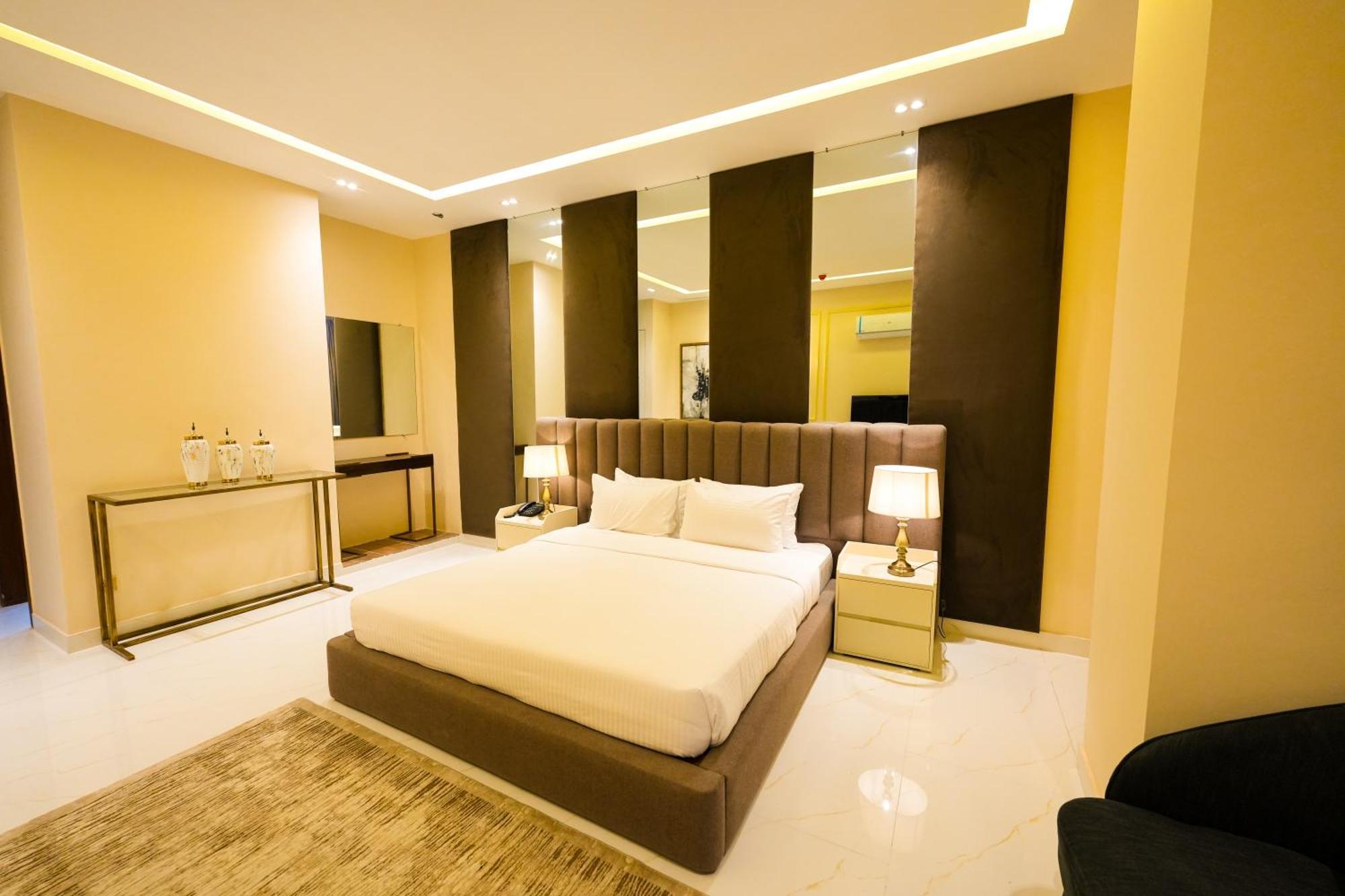 Pavilion Suites - Premium Aparthotel In Bahria Town 拉瓦尔品第 外观 照片