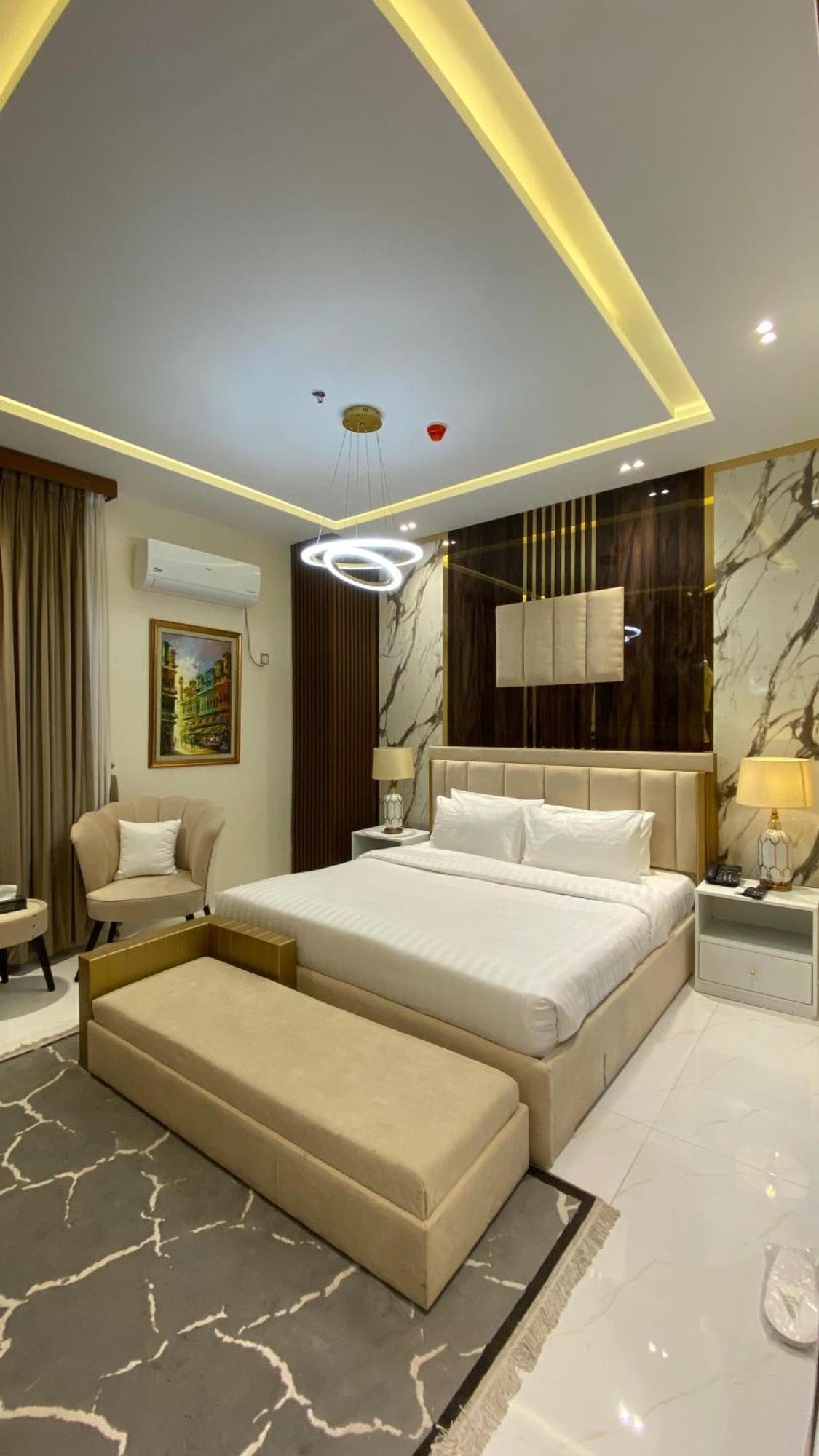 Pavilion Suites - Premium Aparthotel In Bahria Town 拉瓦尔品第 外观 照片