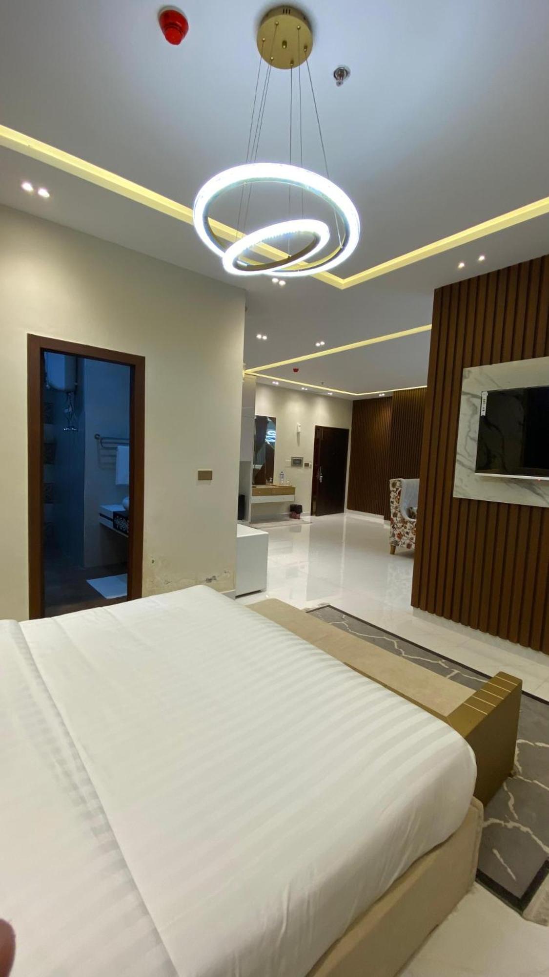 Pavilion Suites - Premium Aparthotel In Bahria Town 拉瓦尔品第 外观 照片